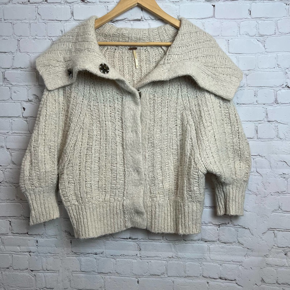 FREE PEOPLE Cream Chunky Cropped Sweater M